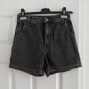 NWT! Xirena "Dez" Denim Shorts in Black, size 24